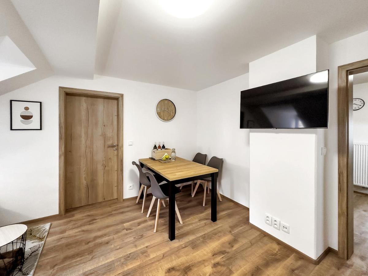 Apartment Katrin 2 كارلوفي فاري المظهر الخارجي الصورة